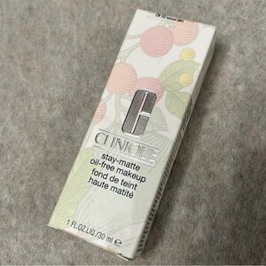 Clinique Stay Matte Oil Free Foundation CN 52 Calming Neutral
